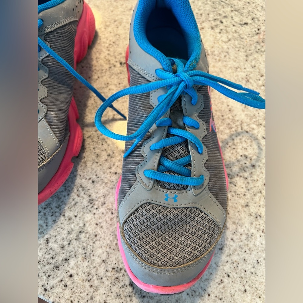 Girls Under Armour Shoes Size 5.5 - Picture 7 of 10